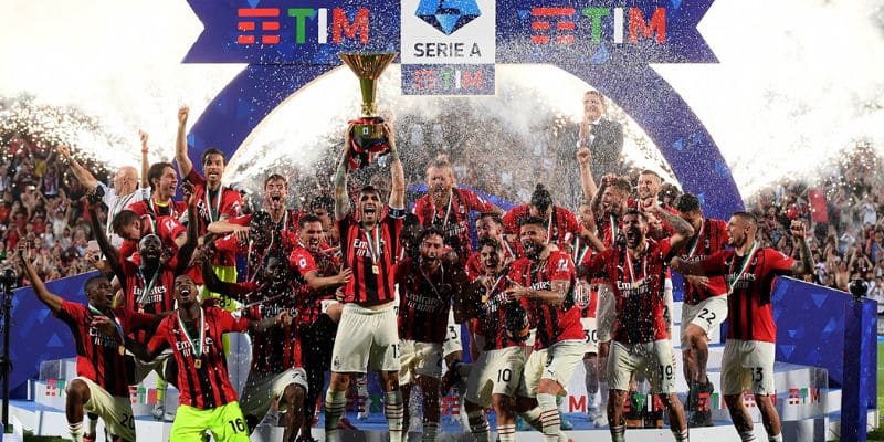 Mùa giải gần nhất mà AC đăng quang giải bóng đá Serie A là mùa 2021-22